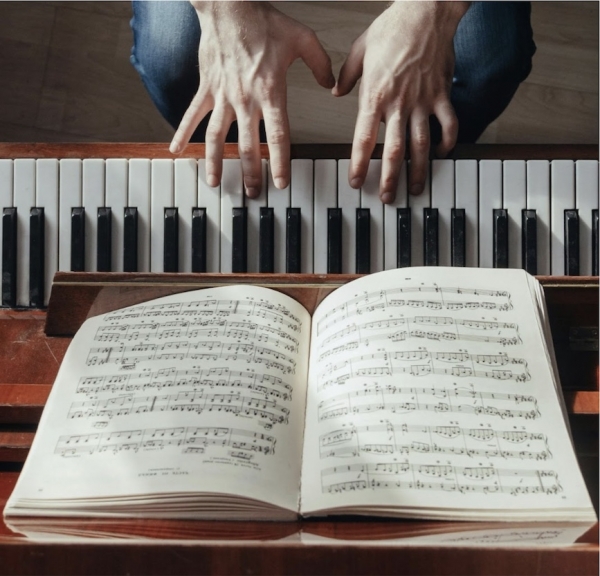 From Scores to Screens: The Evolution of Piano Sheet Music in the Digital Age, image 1
