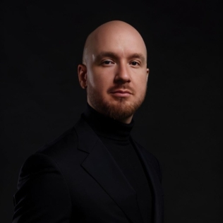 Image of artist Aleksey Vlodavsky