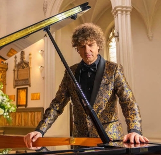 Image of artist Ian Mulder