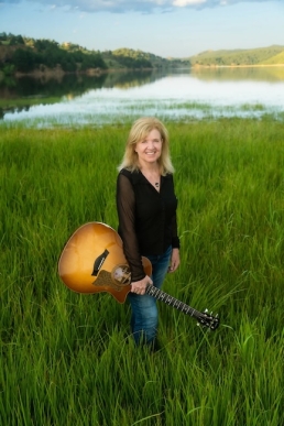 Image of artist Lynn Patrick