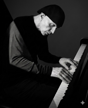 Image of artist Mario Mattia