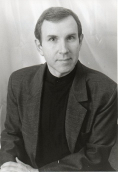 Image of artist Mark Looney