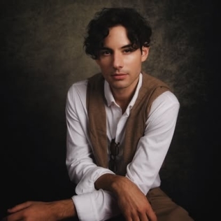 Image of artist Peter Bence