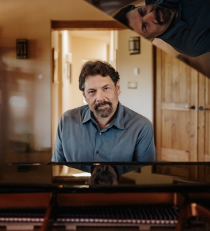 Image of artist Richard Atkins