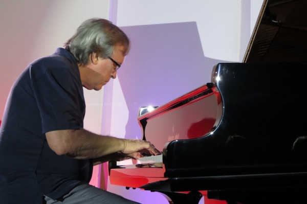 Interview with Wayne Gratz, image 9